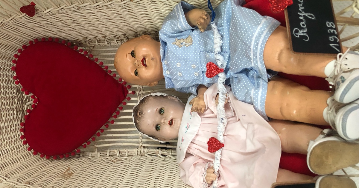 Step Back in Time: Discover the Enchanting Doll Collection in Lavelanet